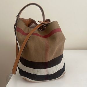 Burberry Ashby bucket tote bag